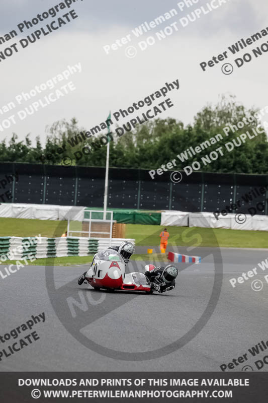 Vintage motorcycle club;eventdigitalimages;mallory park;mallory park trackday photographs;no limits trackdays;peter wileman photography;trackday digital images;trackday photos;vmcc festival 1000 bikes photographs